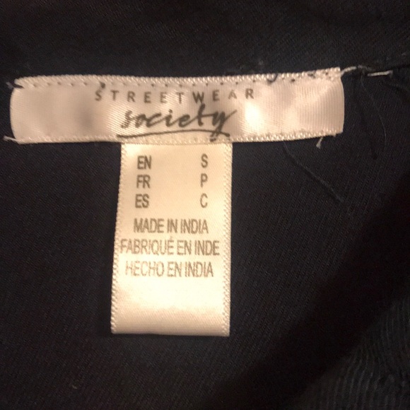 Beautiful navy button down with flower embroidery - Picture 4 of 6